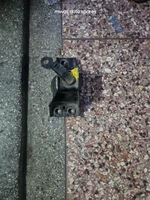 Nissan Tiida Engine Mounting