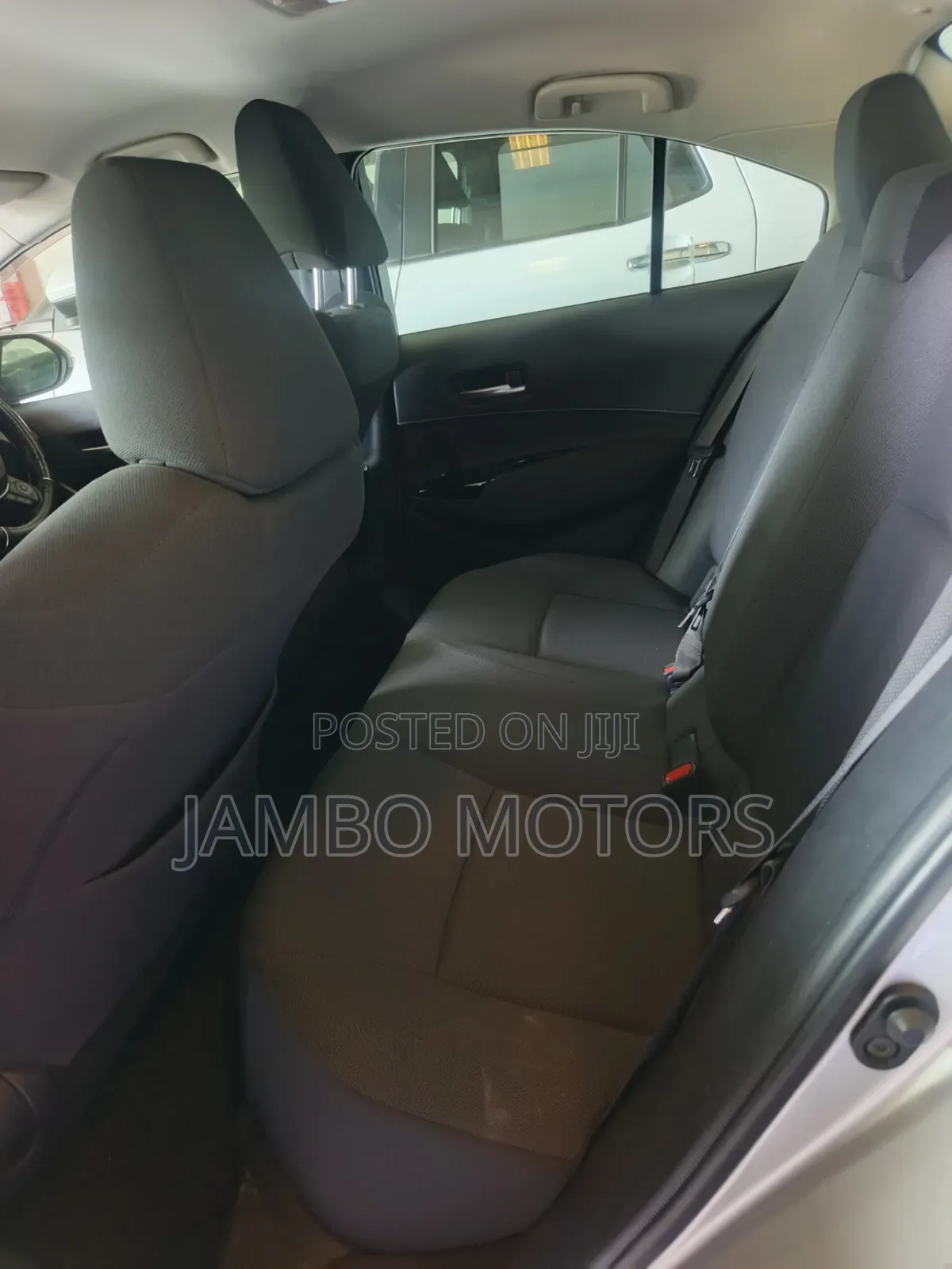 Toyota Corolla SE (1.8L 4cyl 2A) 2019 Silver