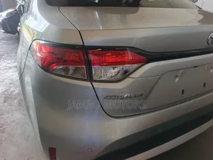 Toyota Corolla SE (1.8L 4cyl 2A) 2019 Silver