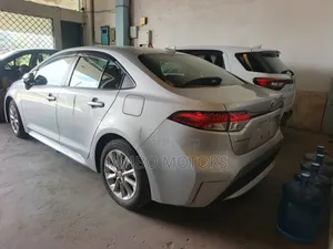 Toyota Corolla SE (1.8L 4cyl 2A) 2019 Silver