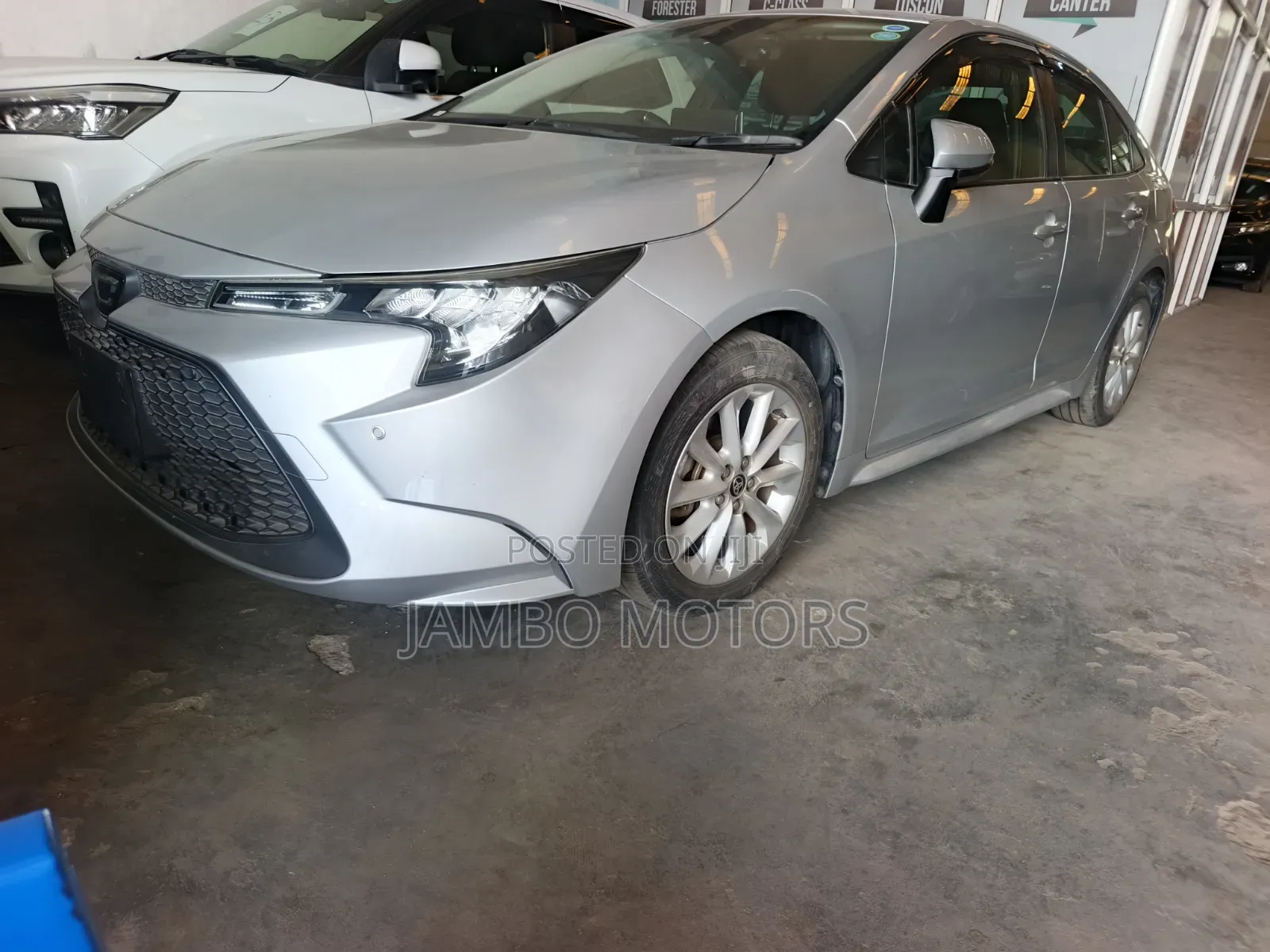 Toyota Corolla SE (1.8L 4cyl 2A) 2019 Silver