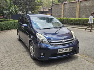 Toyota ISIS 2014 Blue