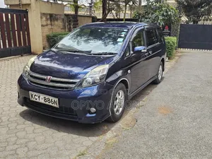 Toyota ISIS 2014 Blue