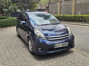 Toyota ISIS 2014 Blue