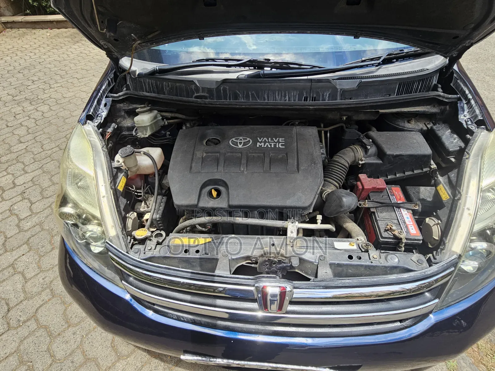 Toyota ISIS 2014 Blue