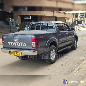 Toyota Hilux 2008 Gray