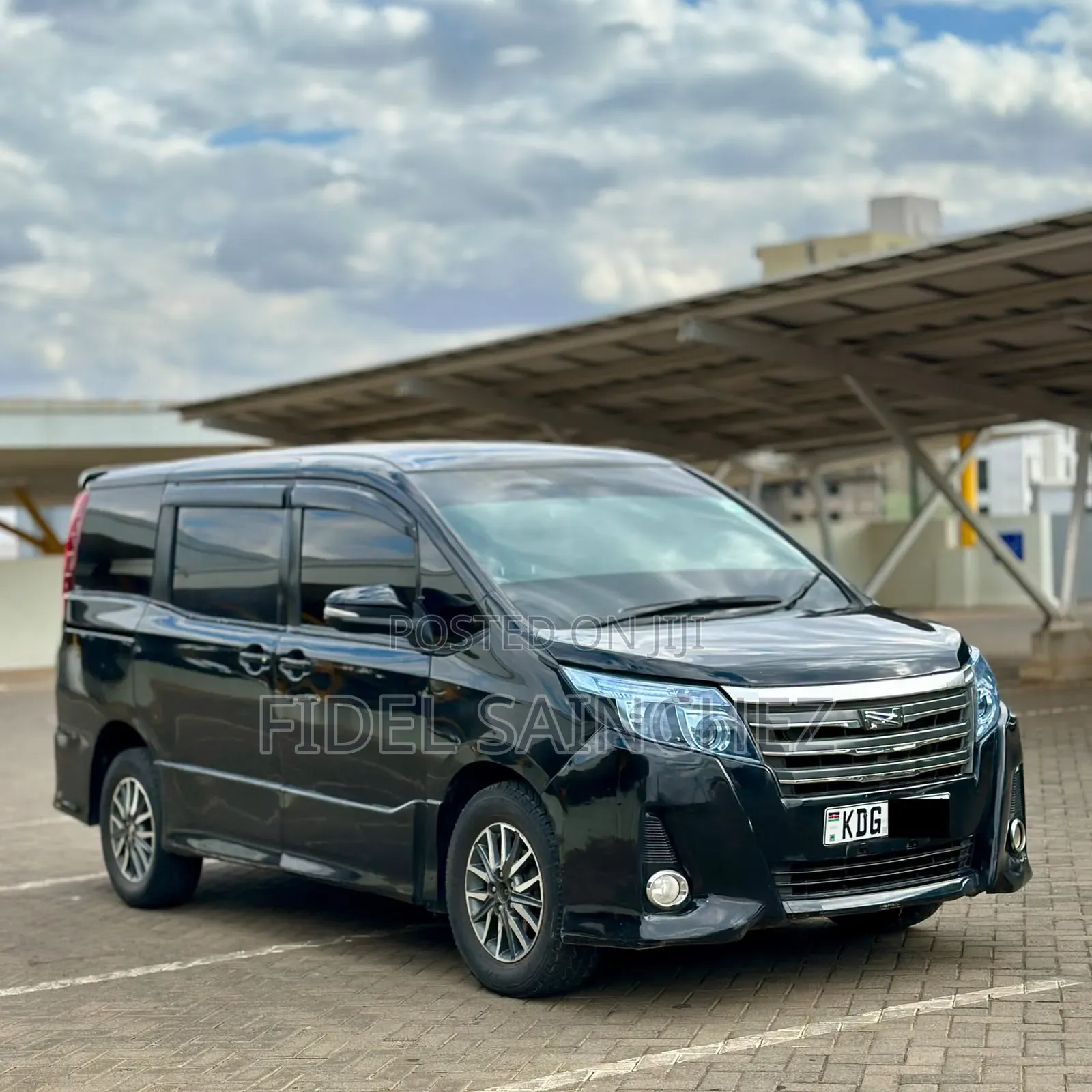 Toyota Noah 2.0 FWD (7 Seater) 2014 Black