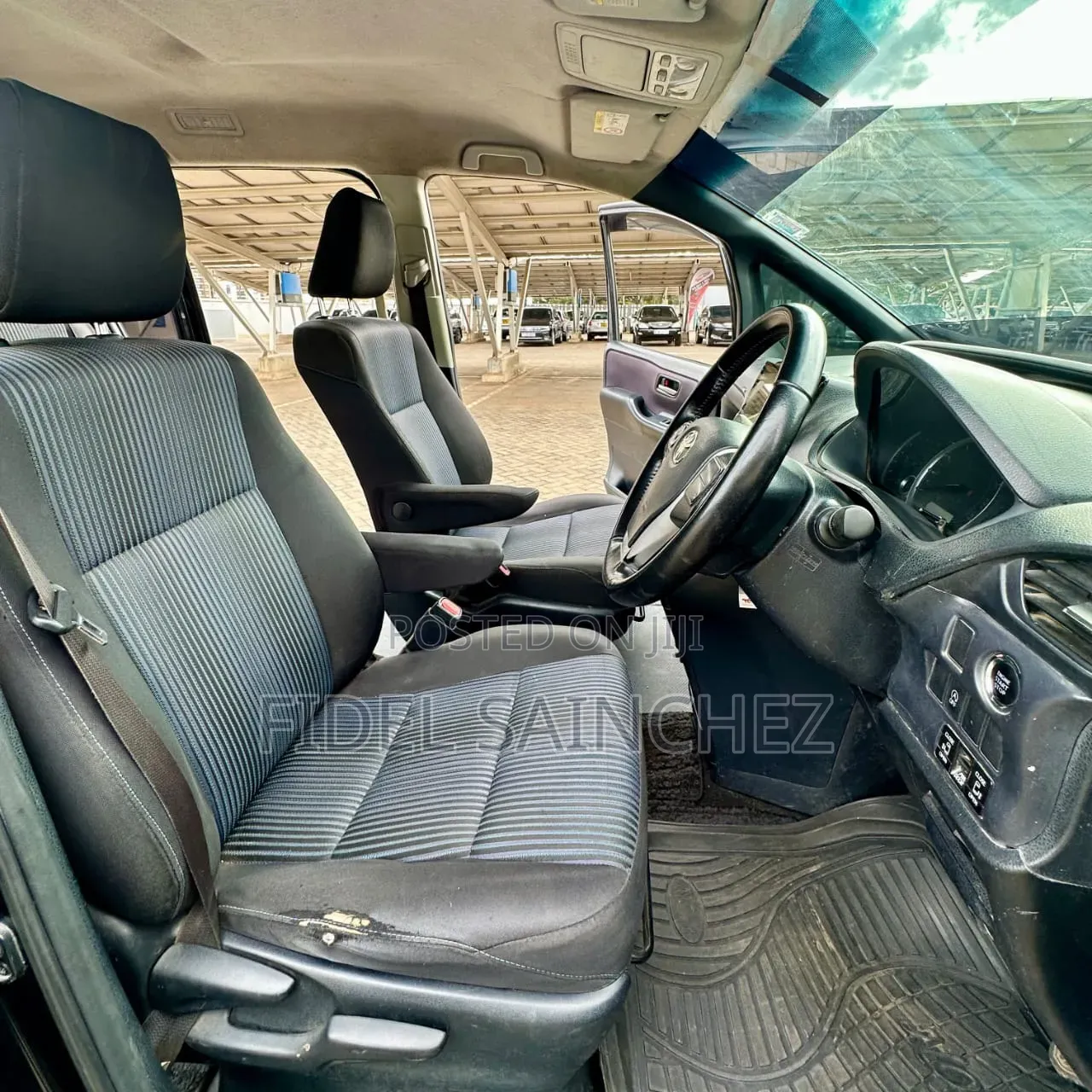 Toyota Noah 2.0 FWD (7 Seater) 2014 Black
