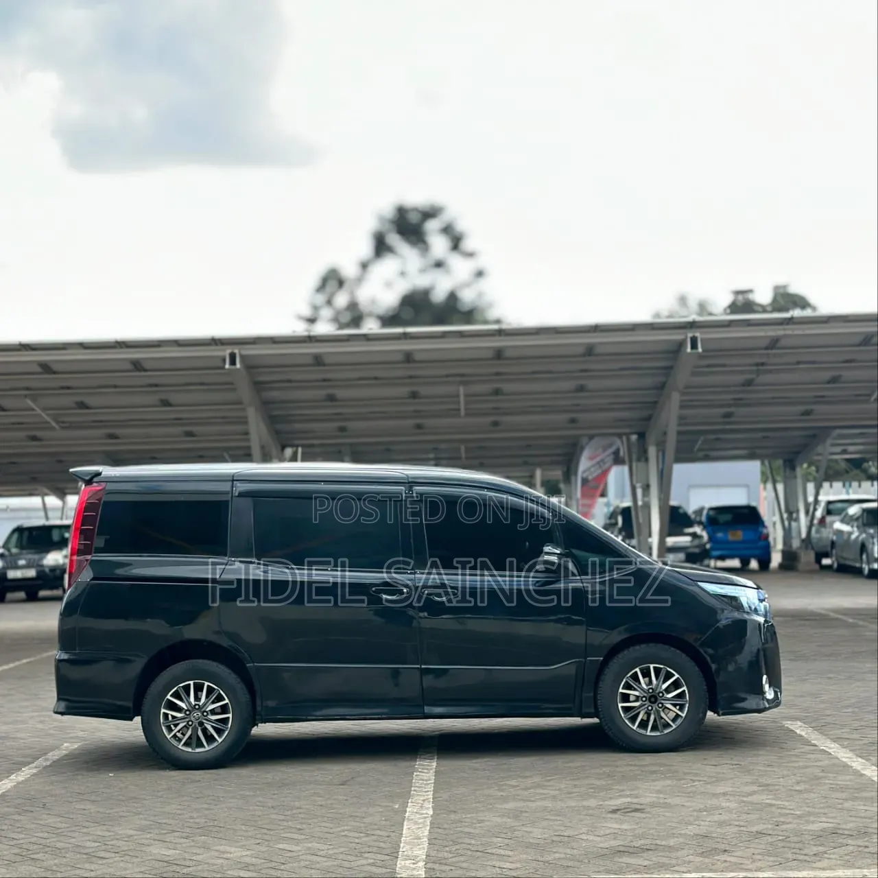 Toyota Noah 2.0 FWD (7 Seater) 2014 Black