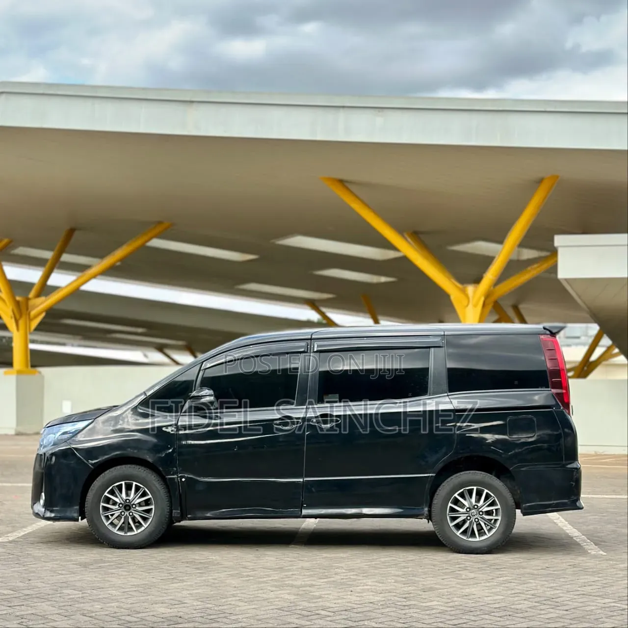 Toyota Noah 2.0 FWD (7 Seater) 2014 Black