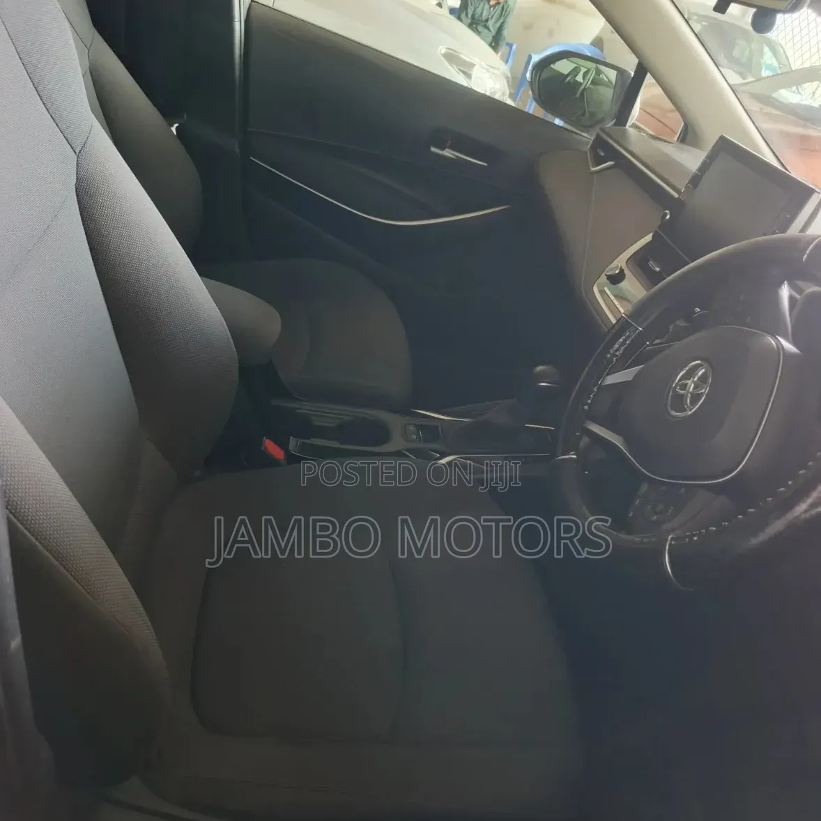 Toyota Corolla SE (1.8L 4cyl 2A) 2019 Silver