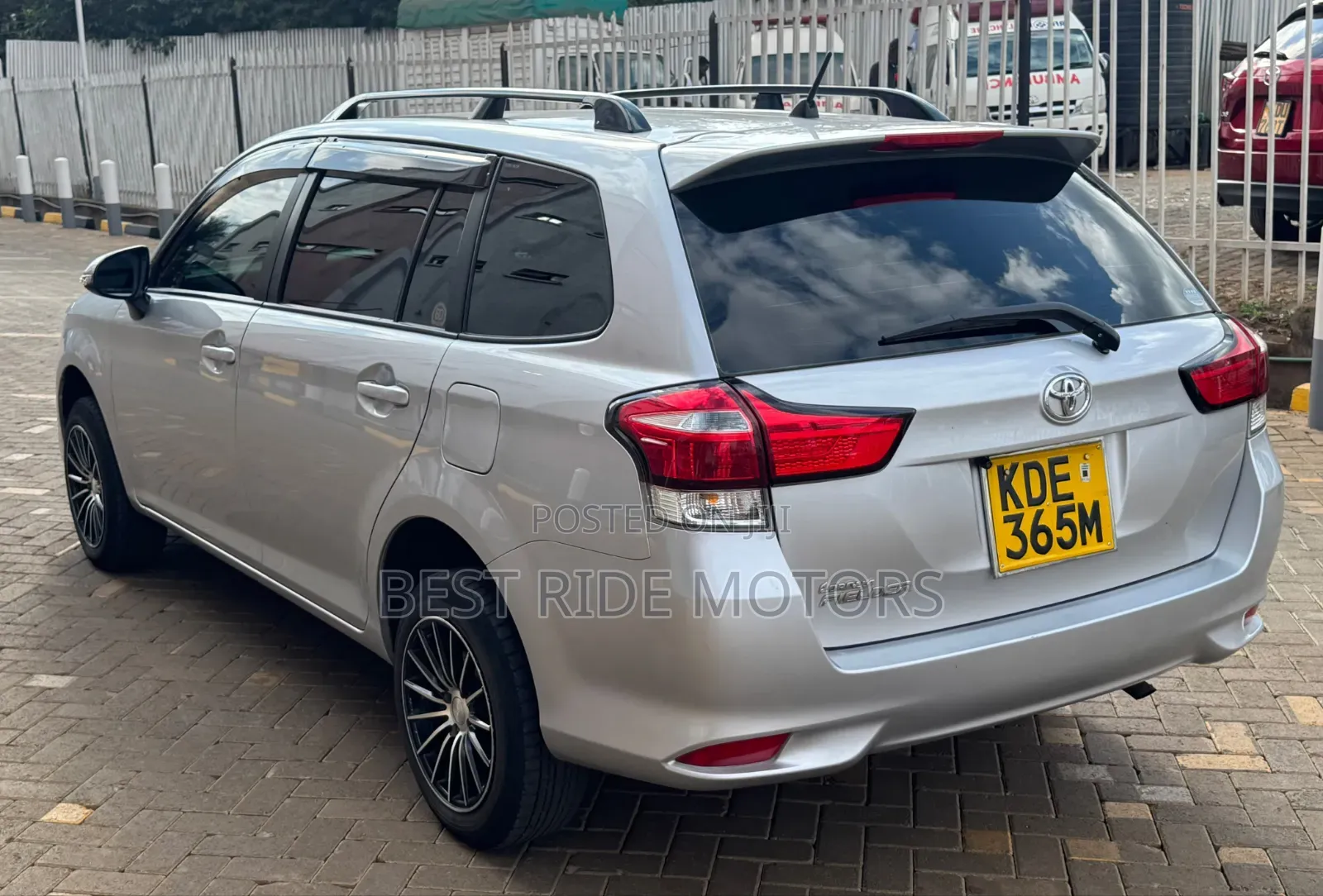 Toyota Corolla Fielder 1.5 Petrol FWD 2015 Silver