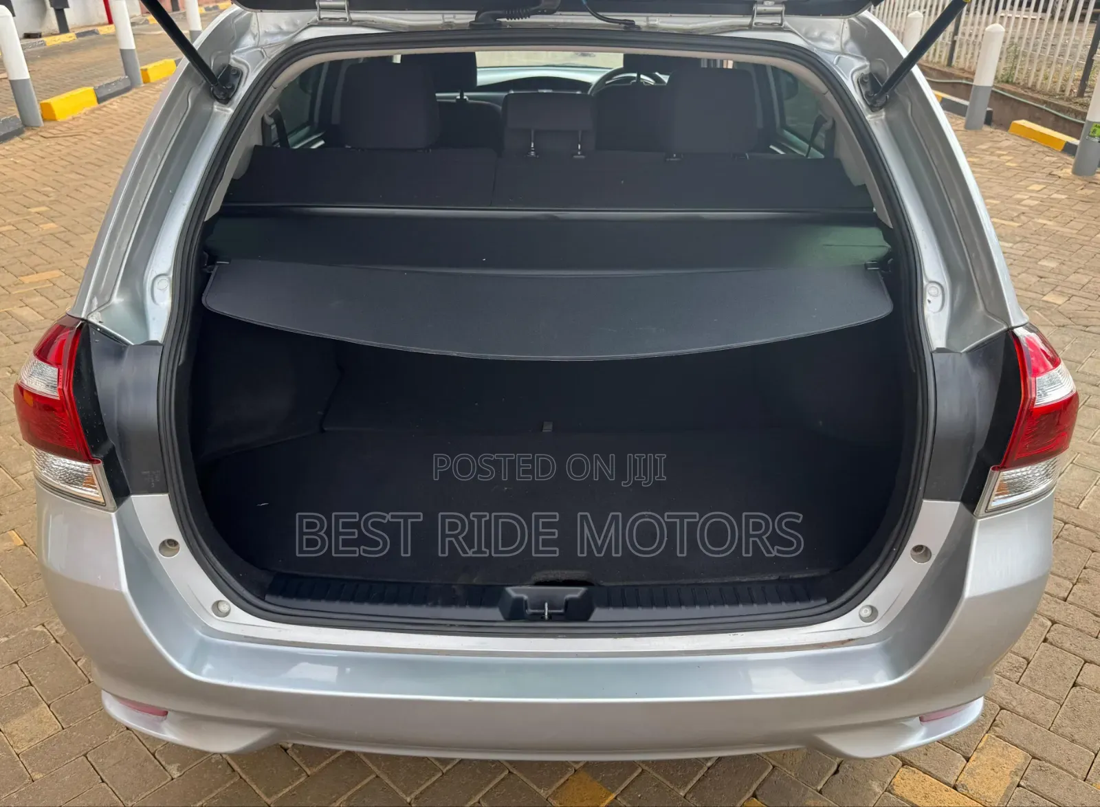 Toyota Corolla Fielder 1.5 Petrol FWD 2015 Silver