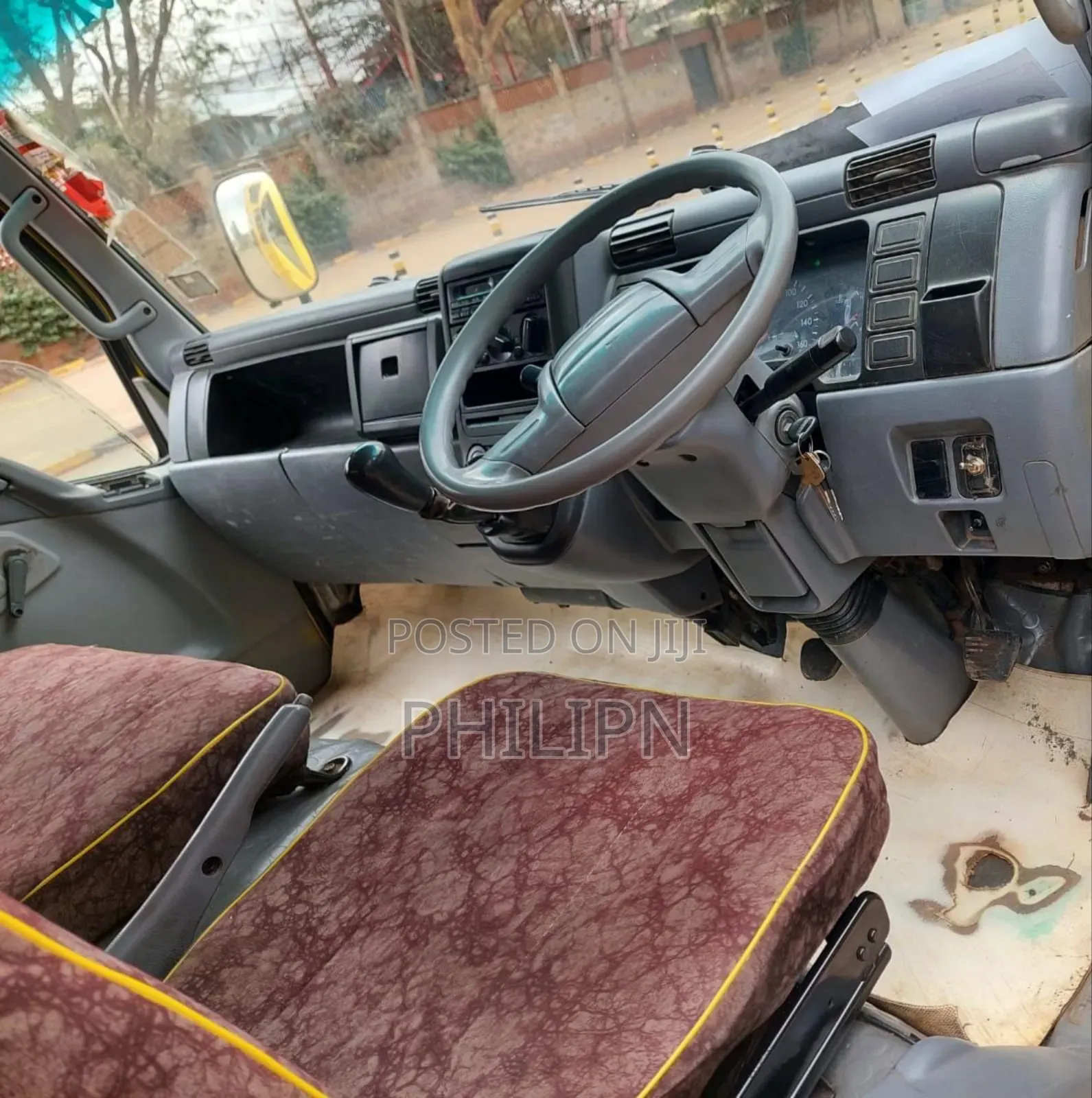 Mitsubishi Fuso Canter 2012 Yellow