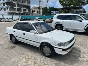 Toyota Corolla 1.3 Hatchback 1988 White