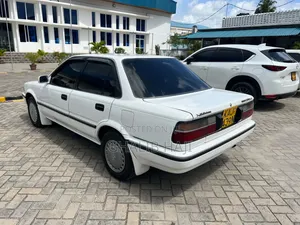 Toyota Corolla 1.3 Hatchback 1988 White