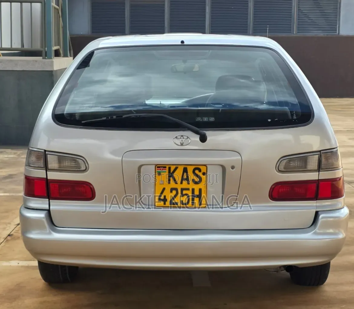 Toyota Corolla 2000 Silver