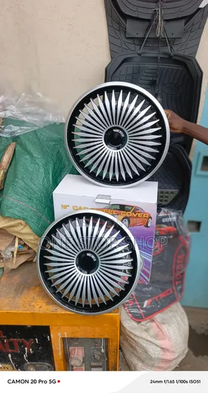 16" Glossy Black Inner Backin Wheel Caps Wit Contrasting Silver Spokes