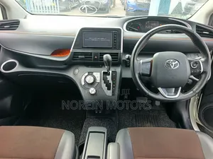 Toyota Sienta 2020 White