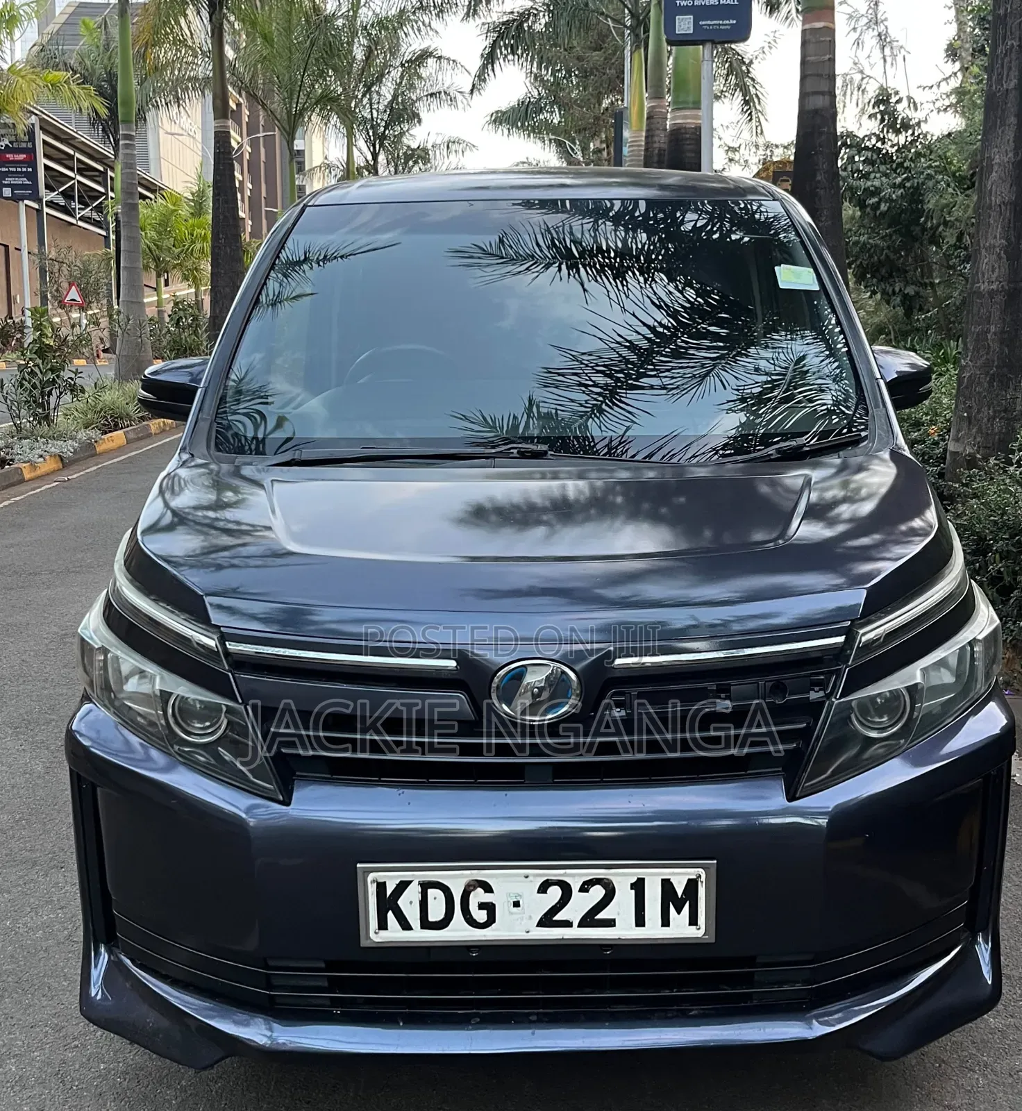 Toyota Voxy 2015 Blue