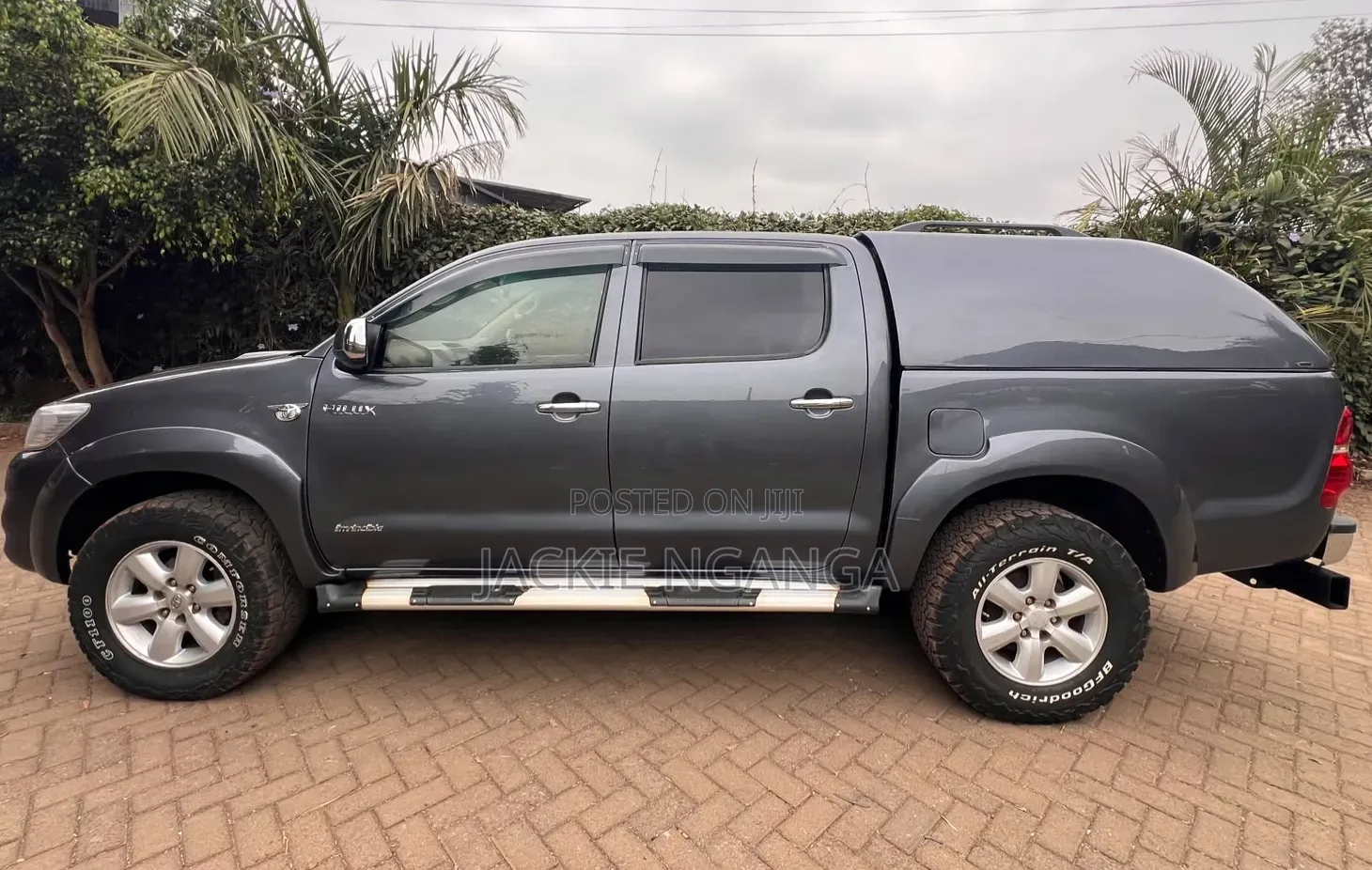 Toyota Hilux 2012 Gray