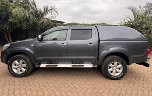 Toyota Hilux 2012 Gray