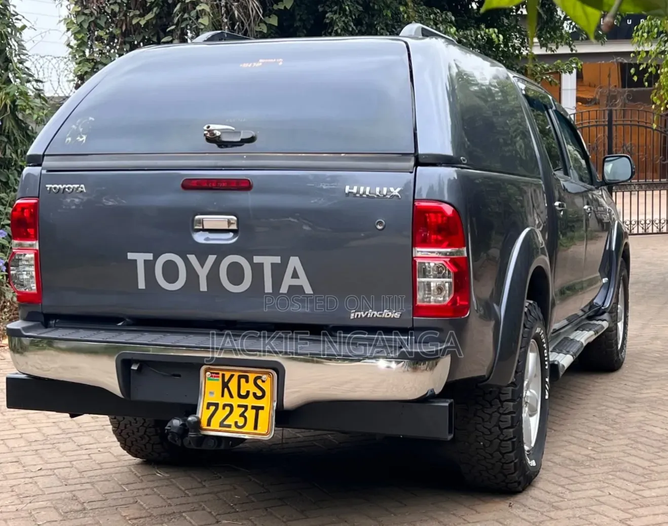 Toyota Hilux 2012 Gray