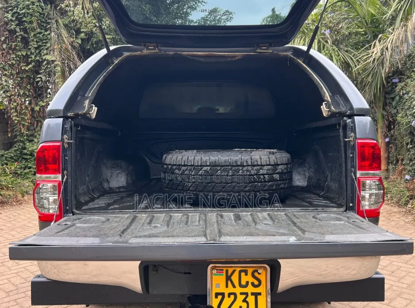 Toyota Hilux 2012 Gray