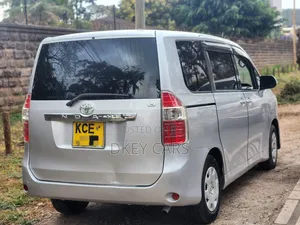 Toyota Noah 2008 Silver