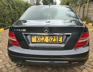 Mercedes-Benz C250 2013 Blue