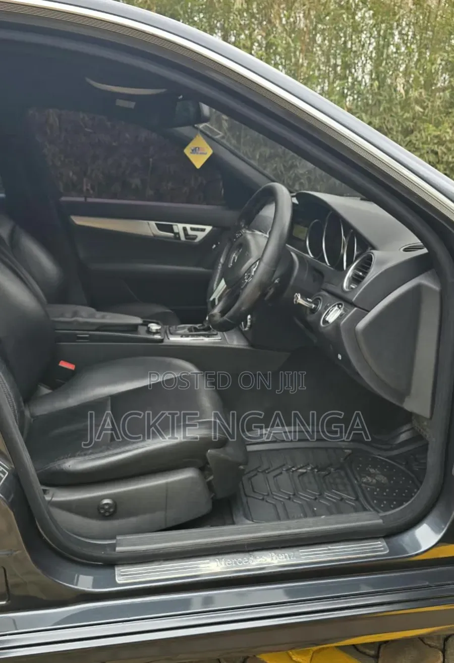 Mercedes-Benz C250 2013 Blue