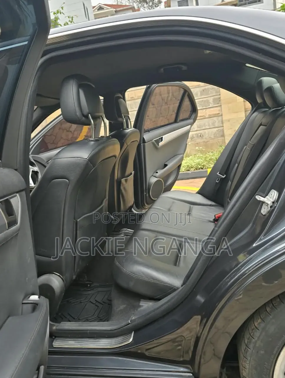 Mercedes-Benz C250 2013 Blue