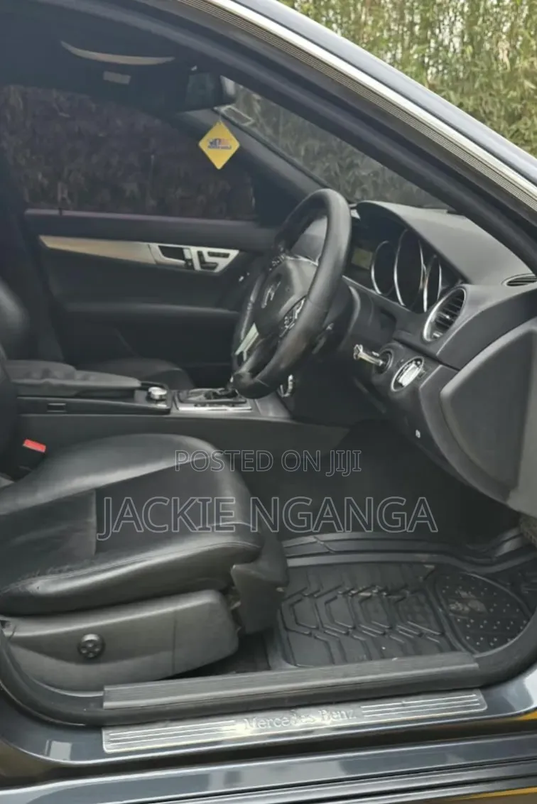Mercedes-Benz C250 2013 Blue