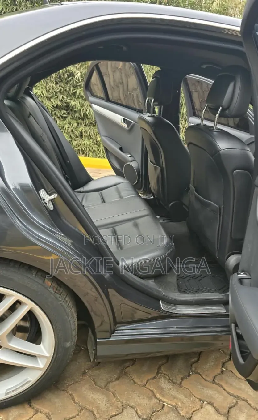 Mercedes-Benz C250 2013 Blue