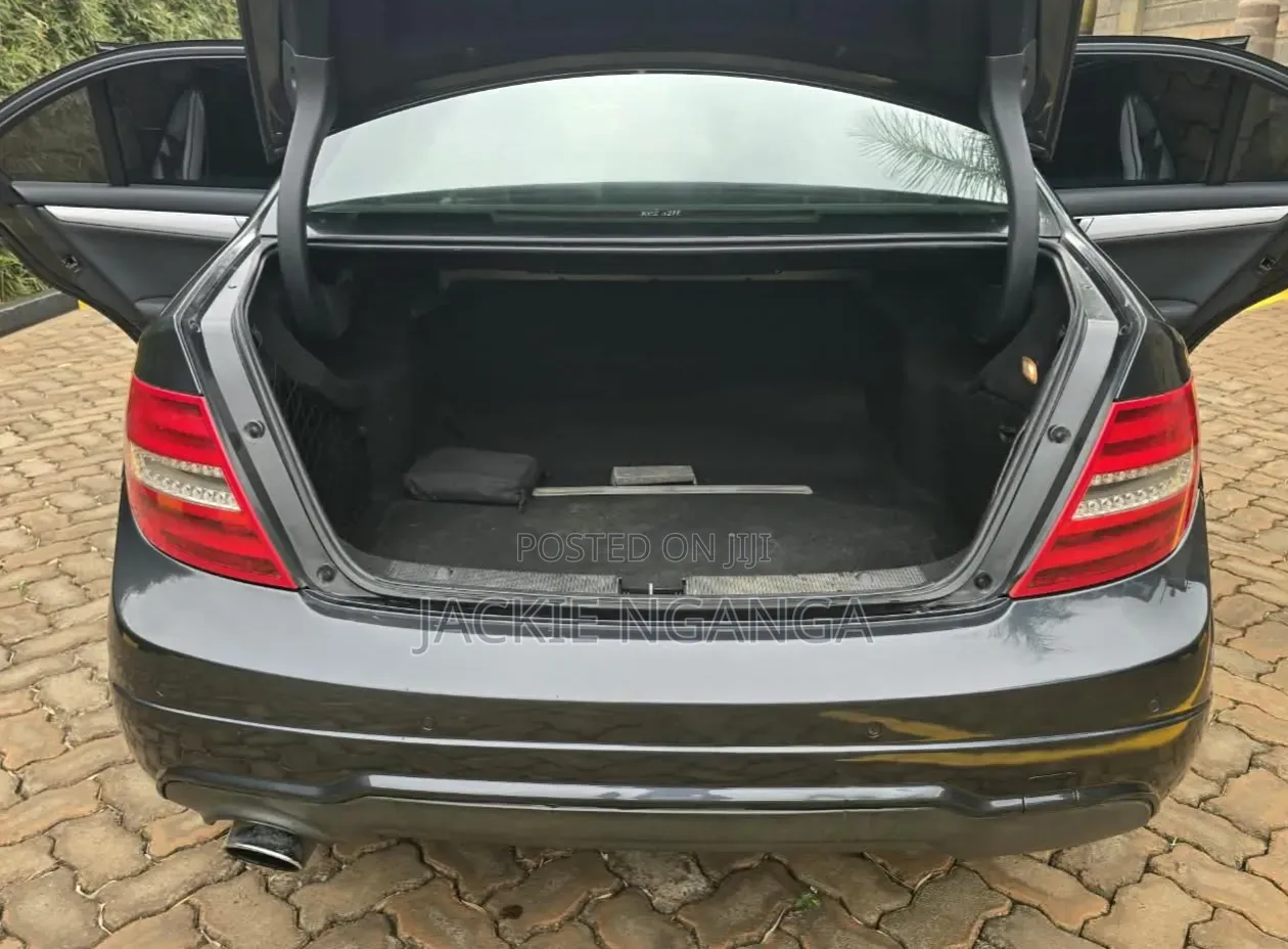 Mercedes-Benz C250 2013 Blue