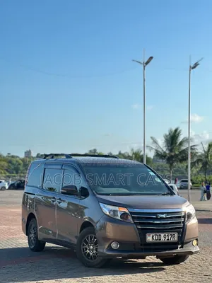 Toyota Noah 2014 Gray