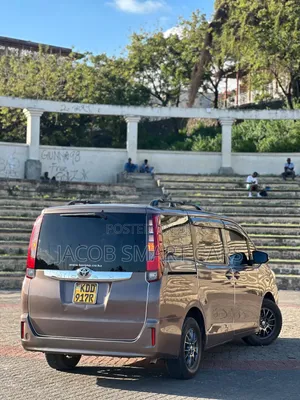 Toyota Noah 2014 Gray