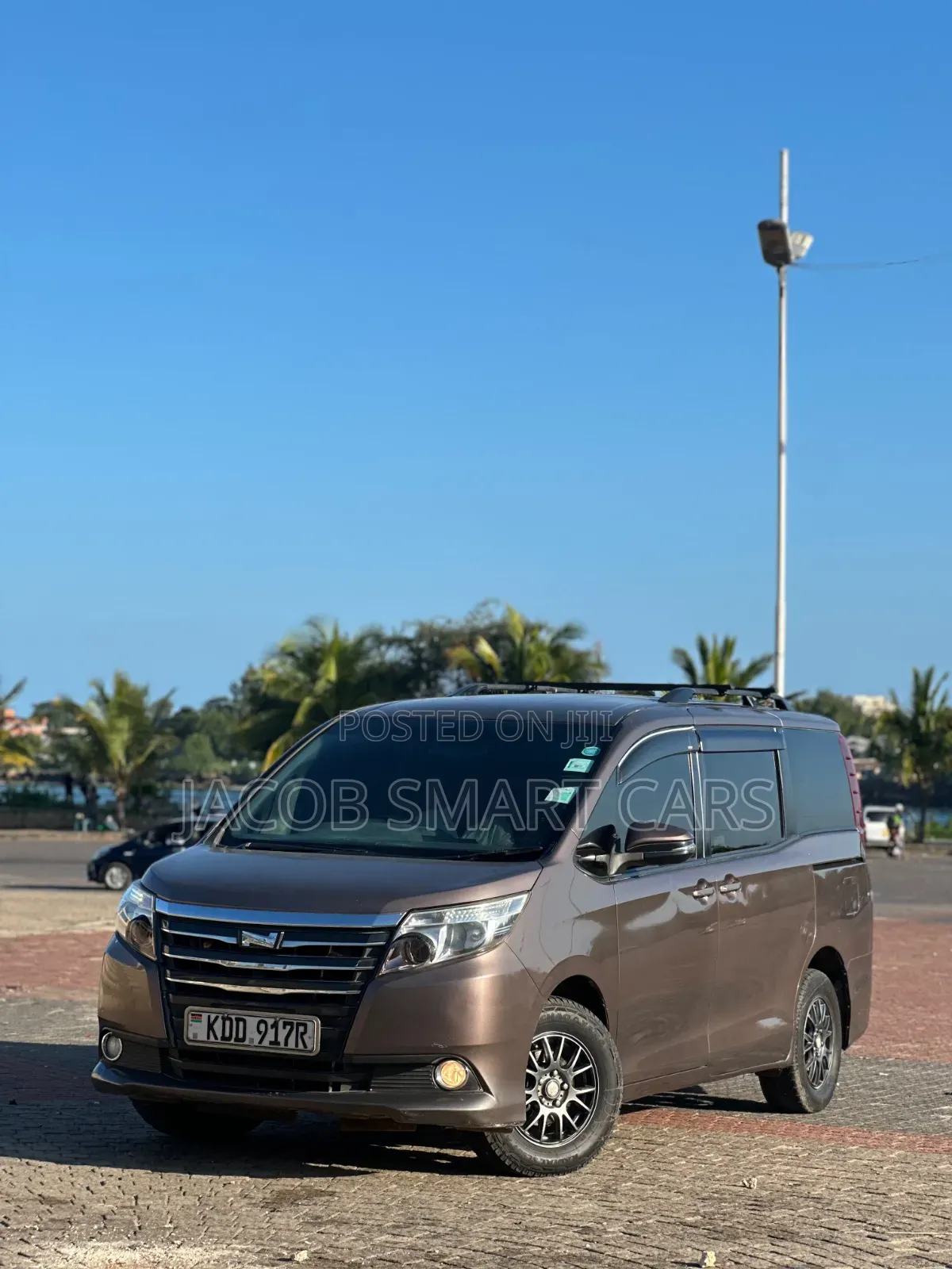 Toyota Noah 2014 Gray