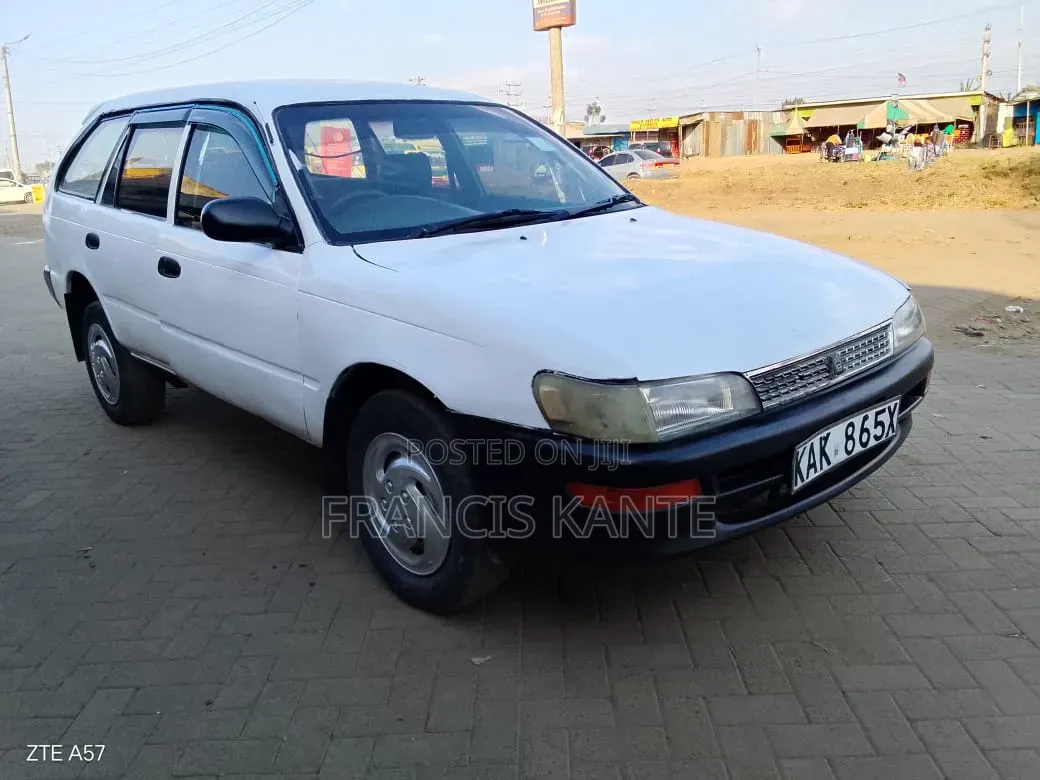 Toyota Corolla 2002 White