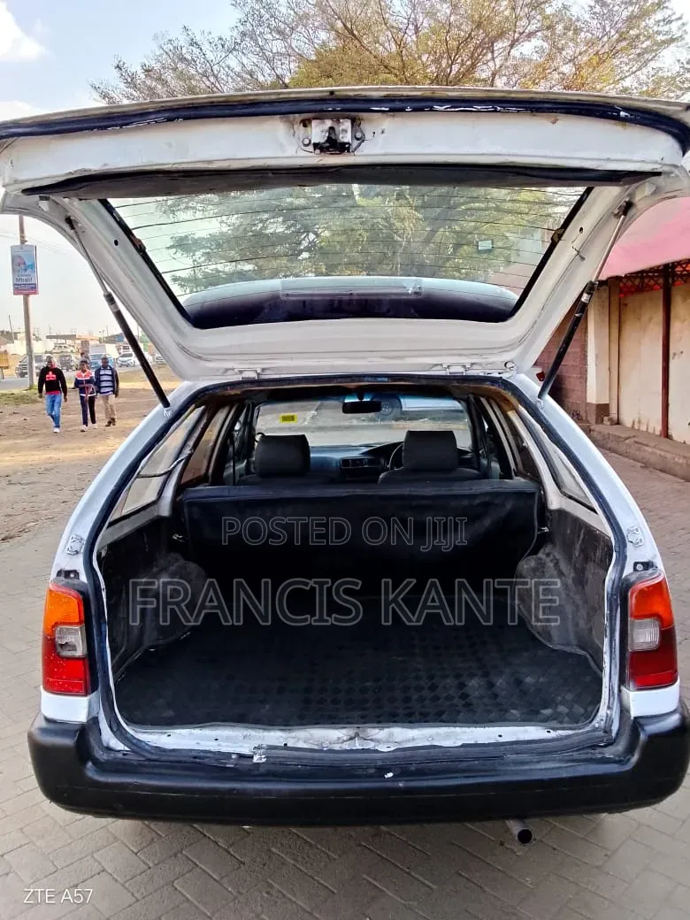 Toyota Corolla 2002 White