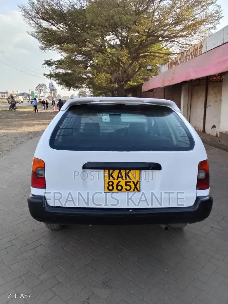 Toyota Corolla 2002 White