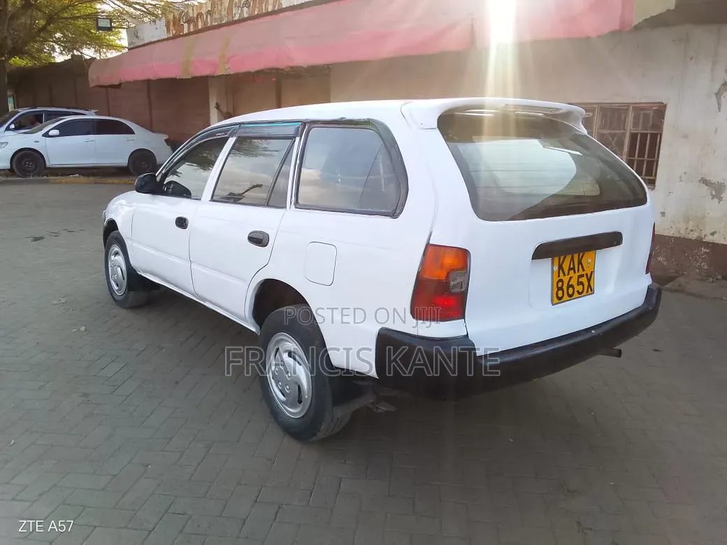 Toyota Corolla 2002 White