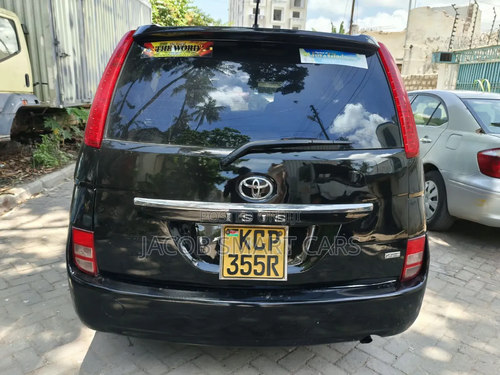 Toyota ISIS 2011 Black