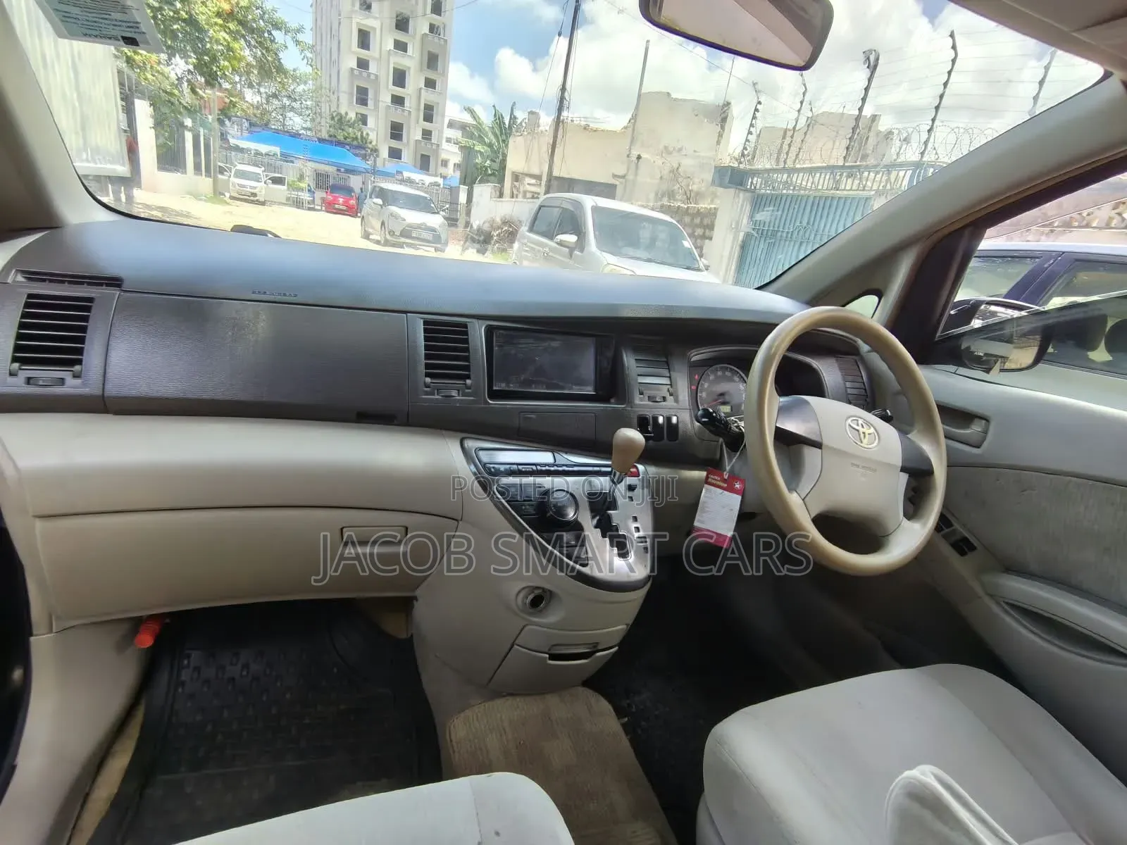 Toyota ISIS 2011 Black