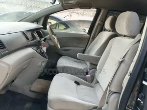 Toyota ISIS 2011 Black