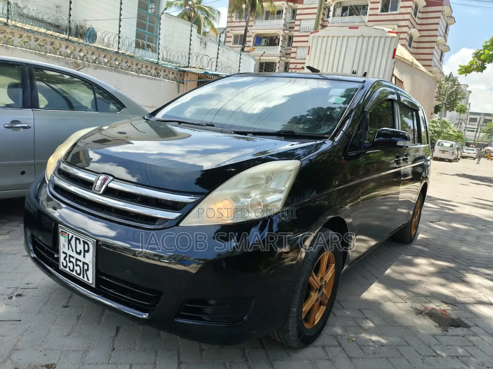 Toyota ISIS 2011 Black