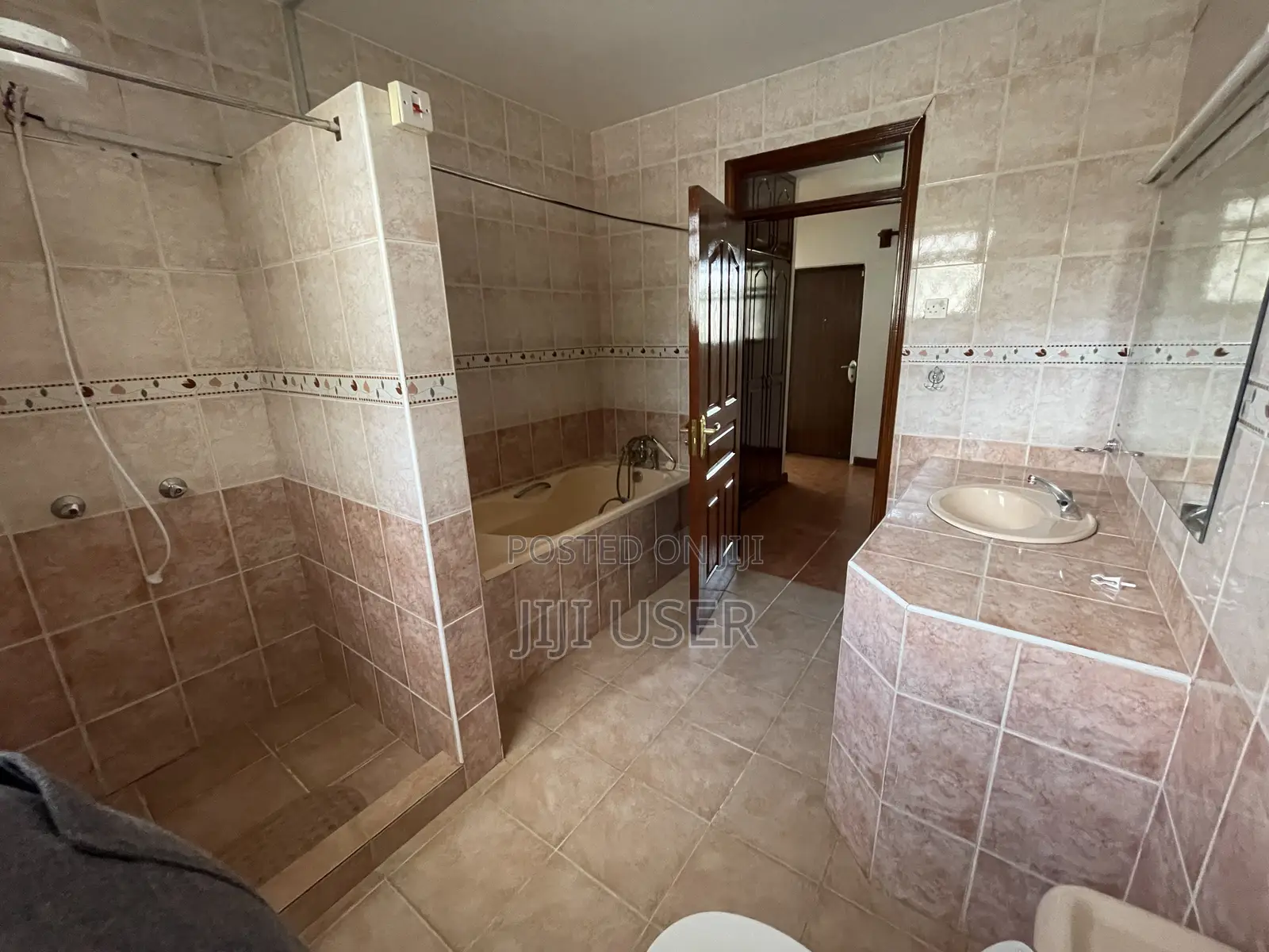 4bdrm Apartment in Westlands, Spring Valley for rent