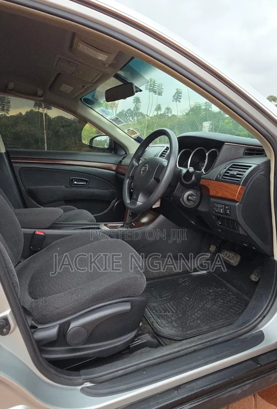 Nissan Bluebird 2012 Silver