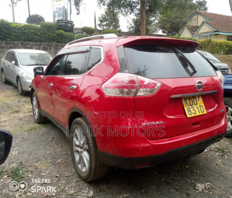 Nissan X-Trail 2.0 Petrol AWD 2014 Red