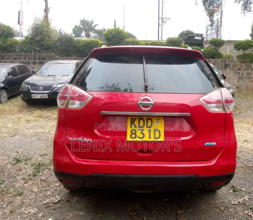 Nissan X-Trail 2.0 Petrol AWD 2014 Red